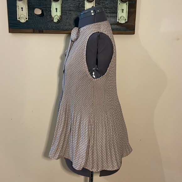 Adrianna Papell Sleeveless Peplum Blouse with Tie Front Size Medium - Picture 3 of 16